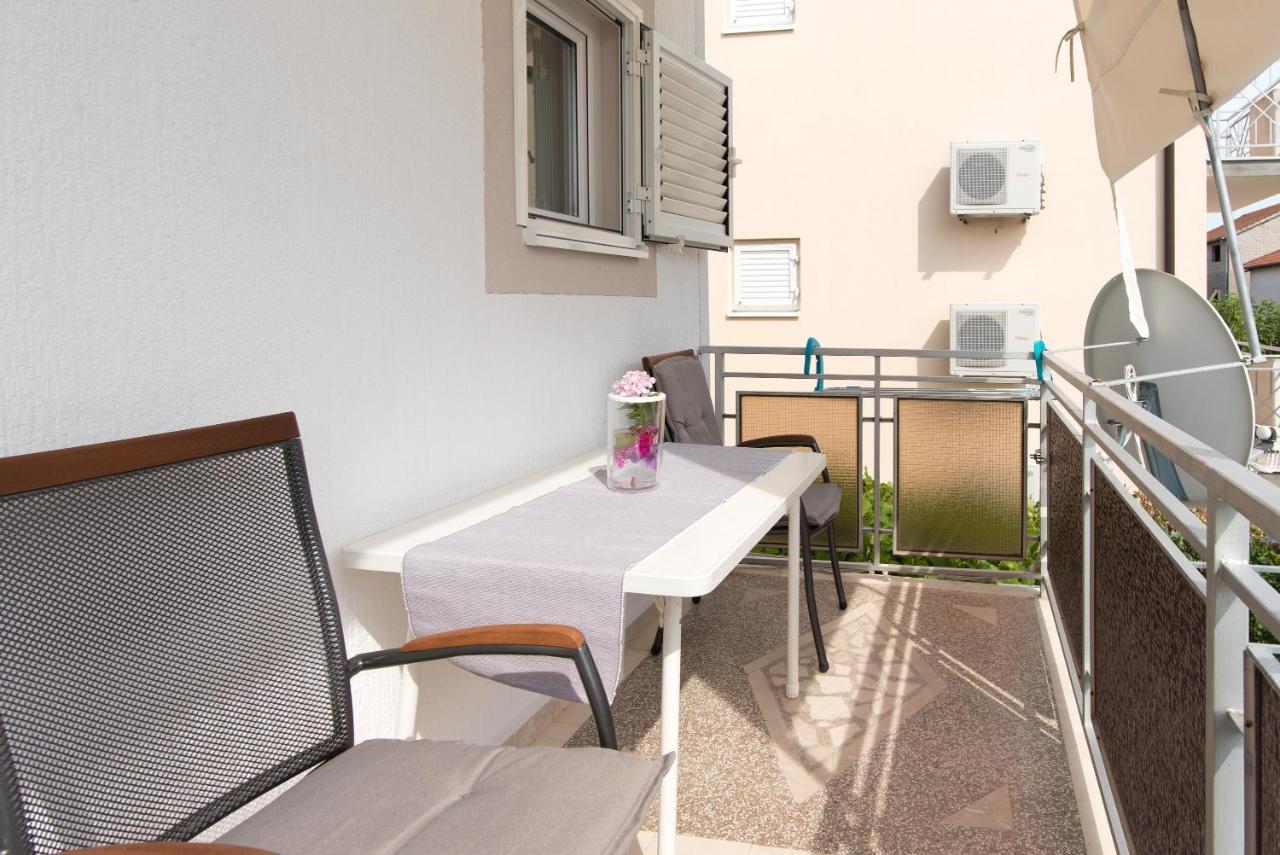 Topic Apartments Vodice Exterior foto